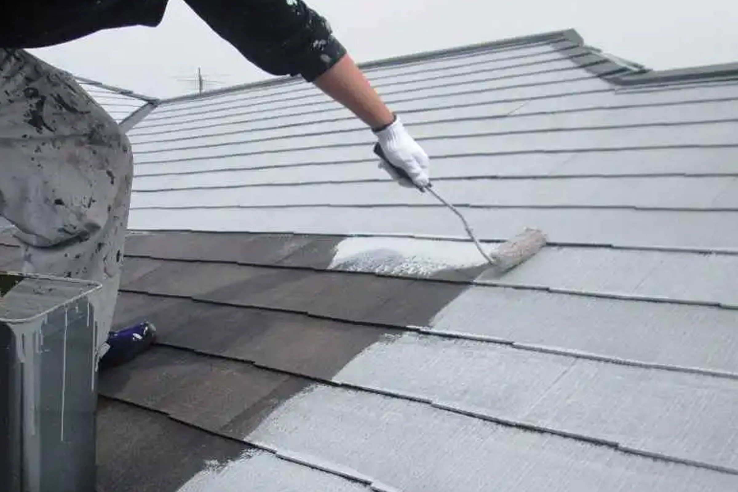 私たちは、日々進化を遂げる新進気鋭の総合塗装工事企業です。戸建住宅からマンション、民間施設、商業施設まで。一級塗装技能士のプロフェッショナル職人集団が卓越した技術が外壁・屋根に活力を取り戻します。外壁・屋根の塗装・防水工事の事なら私たち上康工業にお任せください