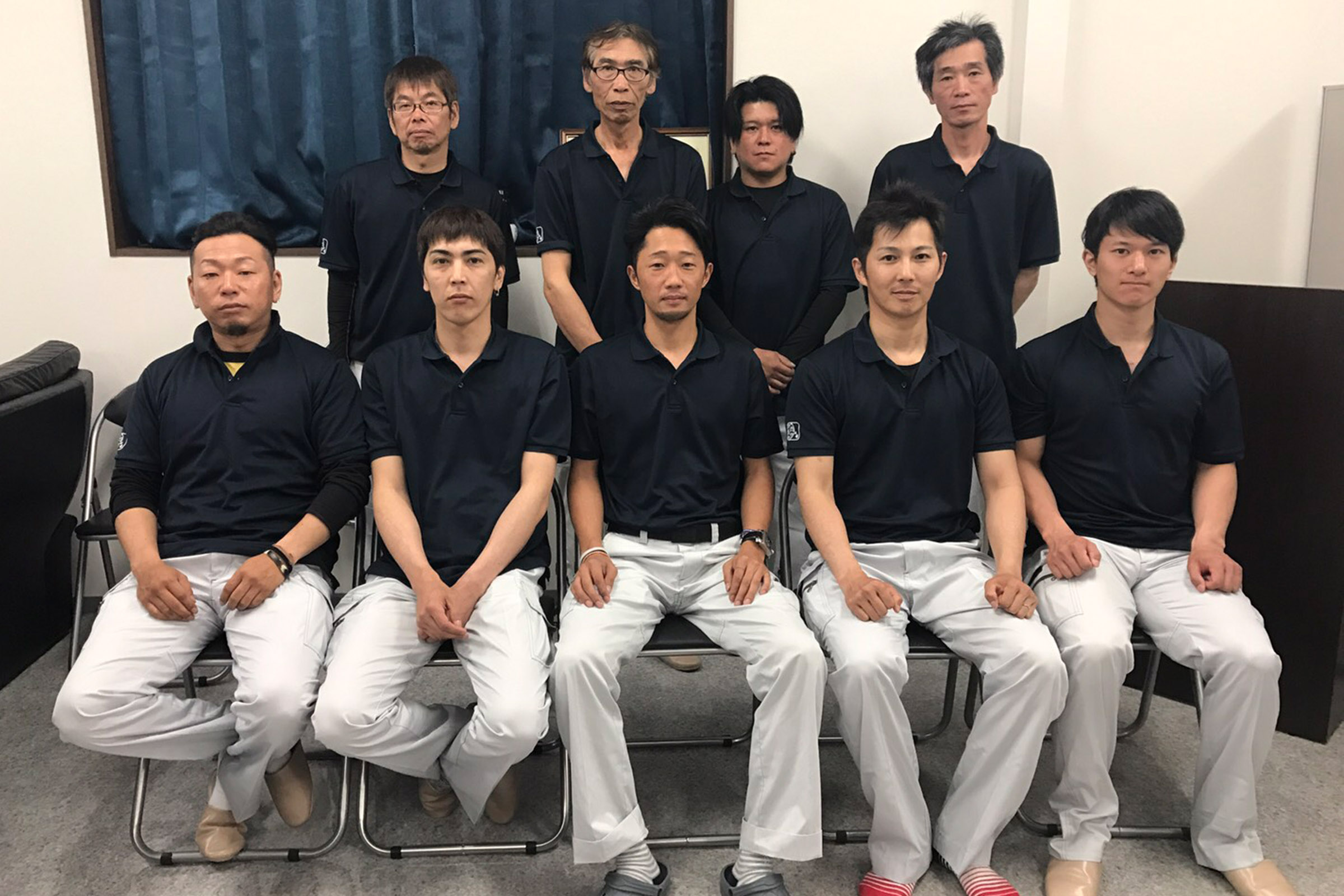 私たちは、日々進化を遂げる新進気鋭の総合塗装工事企業です。戸建住宅からマンション、民間施設、商業施設まで。一級塗装技能士のプロフェッショナル職人集団が卓越した技術が外壁・屋根に活力を取り戻します。外壁・屋根の塗装・防水工事の事なら私たち上康工業にお任せください